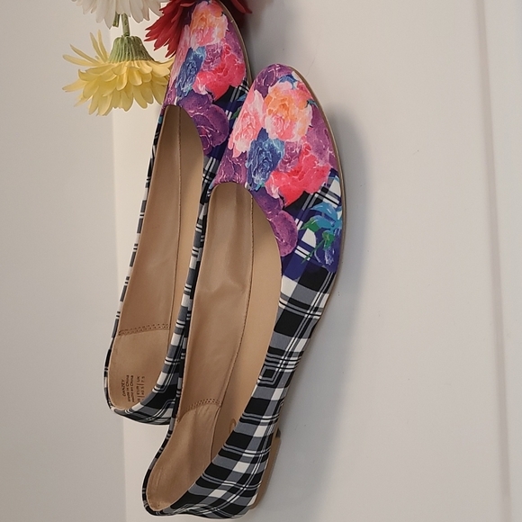 MIX NO. 6 Ballet flats, black white plaid, pink blue flowers. 9.5 EUC - Picture 7 of 15
